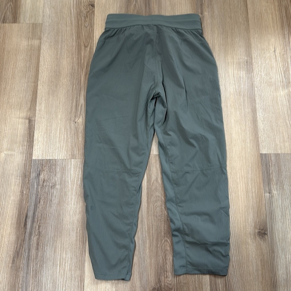 lululemon athletica Grayish Green Ankle Cropped Pants - Picture 11 of 12